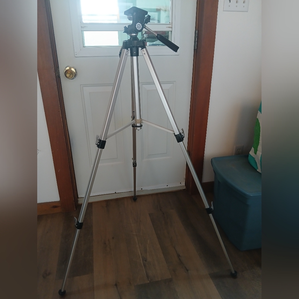 IIC Foldable Professional Camera Tripod